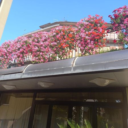 Hotel Aggravi Chianciano Terme Buitenkant foto