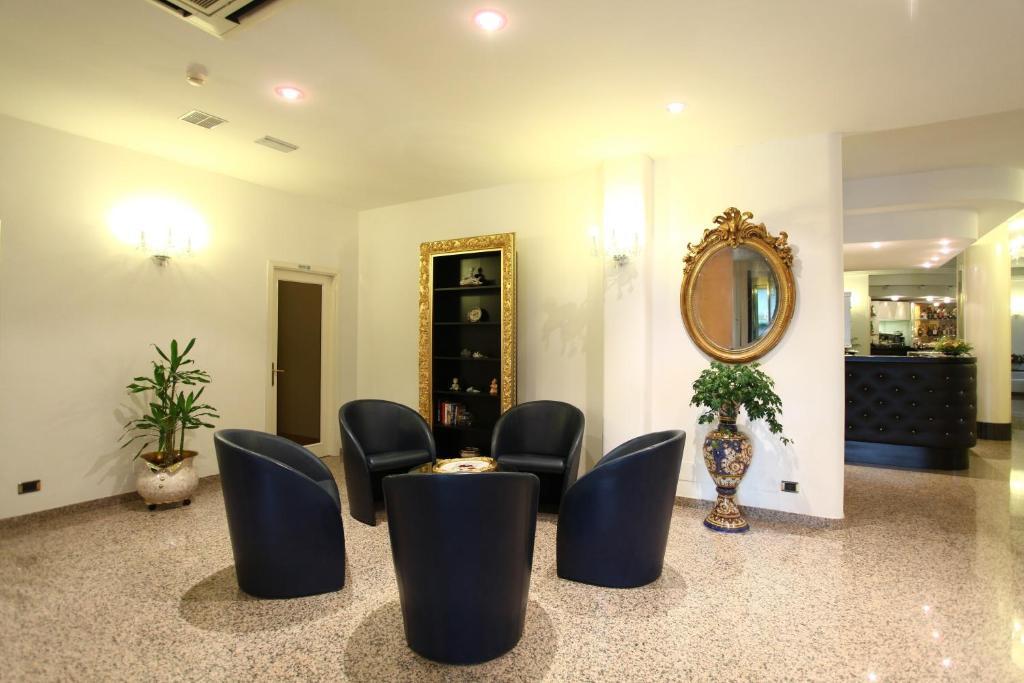 Hotel Aggravi Chianciano Terme Buitenkant foto