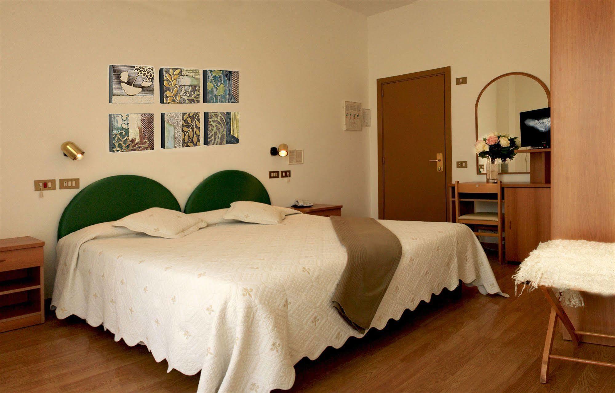 Hotel Aggravi Chianciano Terme Buitenkant foto